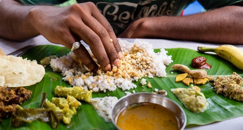 Cách dùng cơm của người Ấn Độ